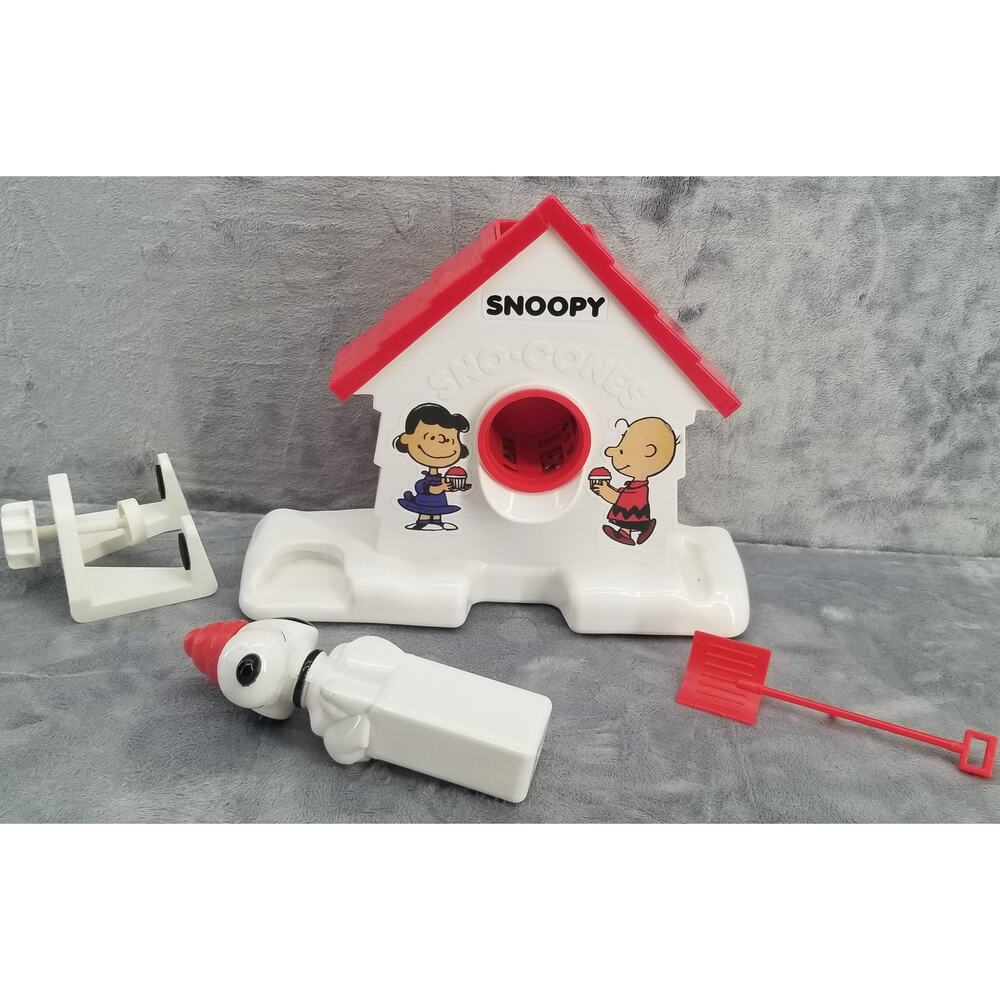 Snoopy Snow Cone Maker with scoop/shovel